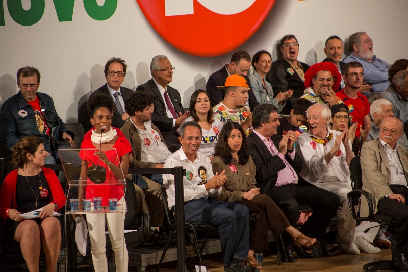 Ao centro, a presidenta da ANPG, Tamara Naiz, prestigia o Encontro da Dilma com os Artistas