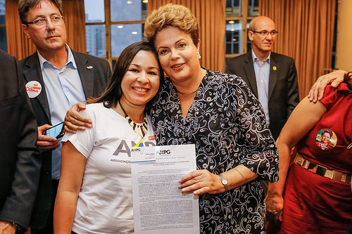Tamara entrega carta Dilma