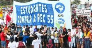 estudantes-fazem-protesto-contra-a-pec-do-teto-de-gastos