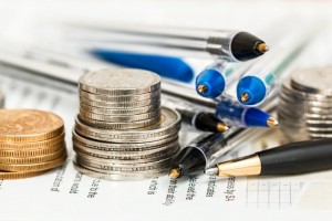 selective-focus-of-coins-and-ballpoints-1